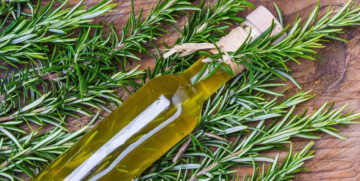 Rosemary oil to treat oily skin problems
