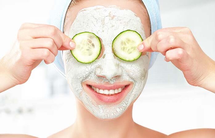 Skin rejuvenation mask based on natural ingredients